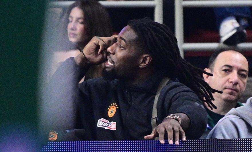 ΚΑΕ Ολυμπιακός: «Πέταξε μπανάνα ο Λεσόρ στον κόσμο…»