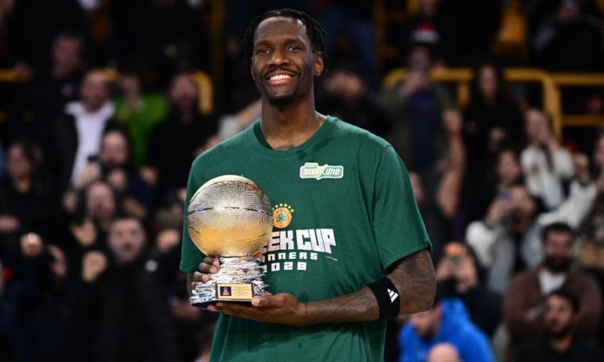 Η μυθική εμφάνιση του MVP Χέιζ-Ντέιβις στον τελικό του Allwyn Final 8!