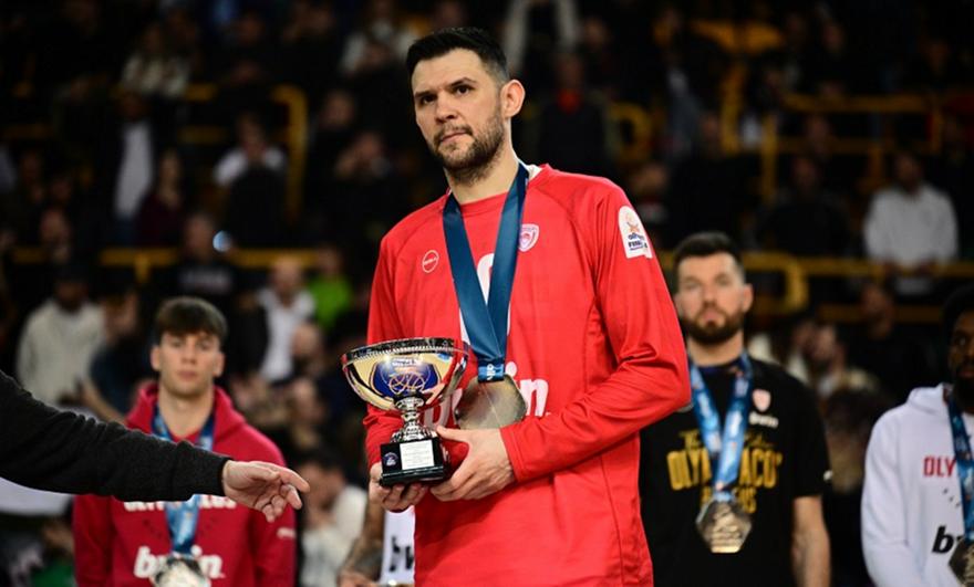 «Πάμε για το restart»: Όσα ειπώθηκαν στ’ αποδυτήρια του Ολυμπιακού μετά τον χαμένο τελικό