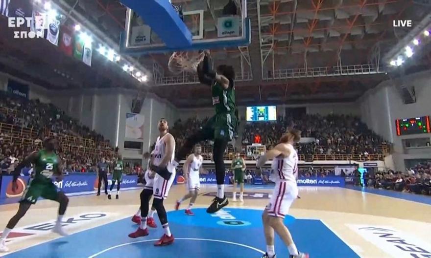 Εντυπωσιακό ξεκίνημα για Χολμς με εμφατικά καρφώματα και μπλοκ στον Γουόκαπ