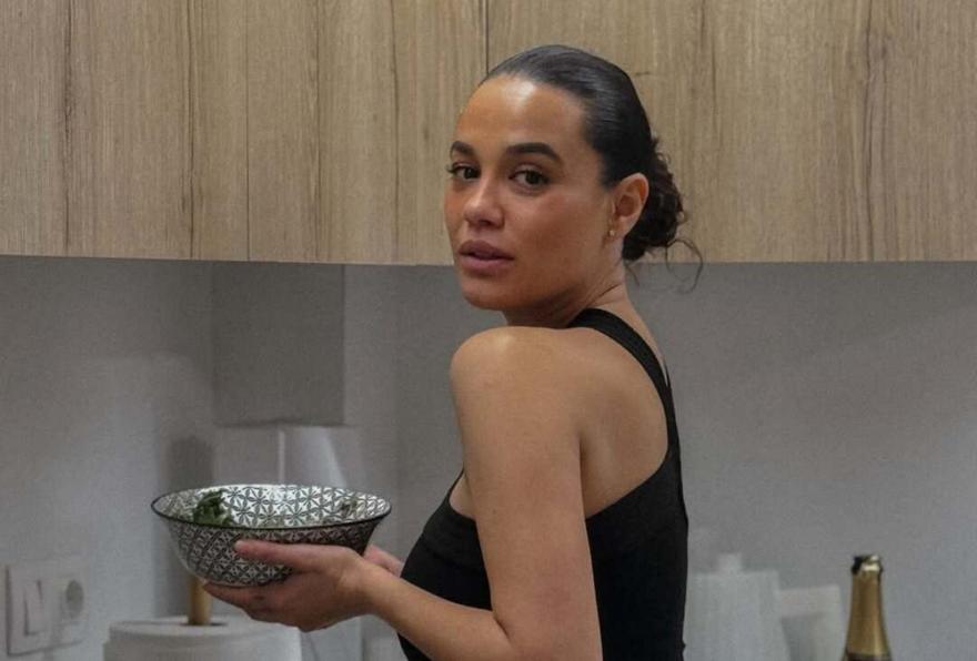 Πηνελόπη Πλάκα: Η βραδιά με sushi που μετατράπηκε σε… τετράποδο σκηνικό ζηλοτυπίας