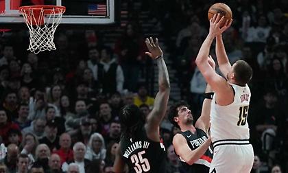 Οι Νάγκετς διέλυσαν τους Μπλέιζερς και έγραψαν ιστορία εκτός έδρας