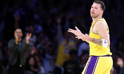 Ο Ντόντσιτς με 38 πόντους οδήγησε τη νίκη στο ντέρμπι του Λος Άντζελες