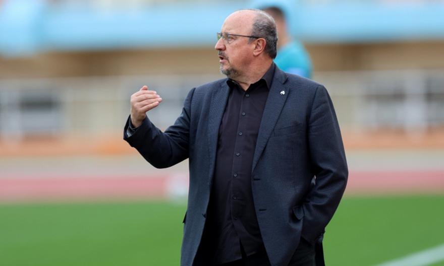 Μπενίτεθ: «Ικανοποιημένοι για τη νίκη και το πρώτο ημίχρονο - Στο δεύτερο υποφέραμε λίγο, αλλά αντέξαμε»