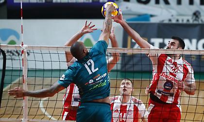 Φοβερός Μίλωνας, «καθάρισε» τον Ολυμπιακό και έμεινε ζωντανός για κορυφή!