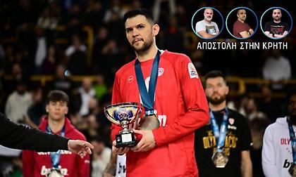 «Πάμε για το restart»: Όσα ειπώθηκαν στα αποδυτήρια του Ολυμπιακού μετά τον χαμένο τελικό