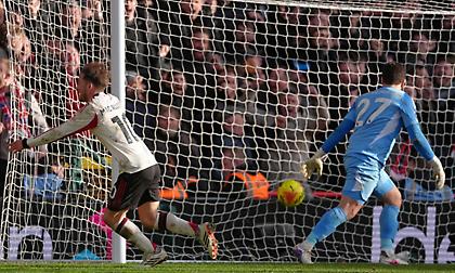 Του ακύρωσαν γκολ στο 90', τους… τιμώρησε στο 97' ο ΜακΆλιστερ και η Λίβερπουλ έφυγε με τεράστιο διπλό από το Νότιγχαμ!