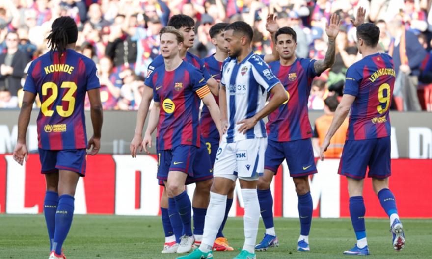 Άνοιξε το δώρο της Ρεάλ και ανέβηκε εκ νέου στην κορυφή η Μπαρτσελόνα