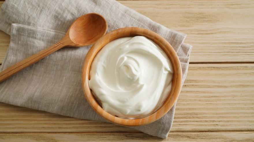 Γιαούρτι: Από πού προέρχεται η λέξη και πώς λέγεται στα ελληνικά;