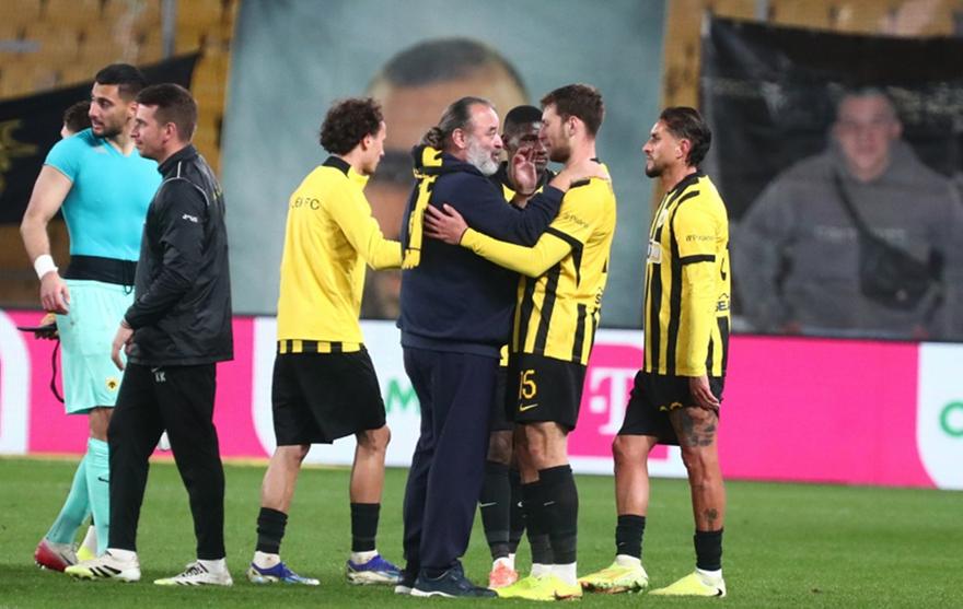 Ο κόσμος εκτός γηπέδου, οι αγκαλιές Ηλιούπουλου και το… πάρτι με το 4-0 της ΑΕΚ!