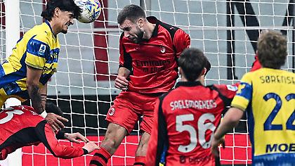 Αμφιλεγόμενη απόφαση VAR έκρινε το Μίλαν-Πάρμα στο Σαν Σίρο