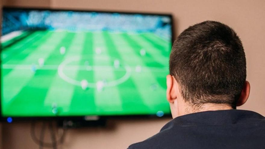 Σοκ στην Ιταλία: Οπαδός έβριζε για πέναλτι που δεν πήρε η Νάπολι με την Αταλάντα και η γυναίκα του τον μαχαίρωσε!