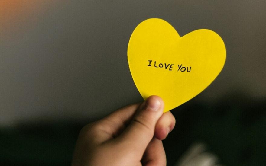 4+1 ζώδια που δυσκολεύονται να πουν «σ’ αγαπώ» και χρειάζονται χρόνο