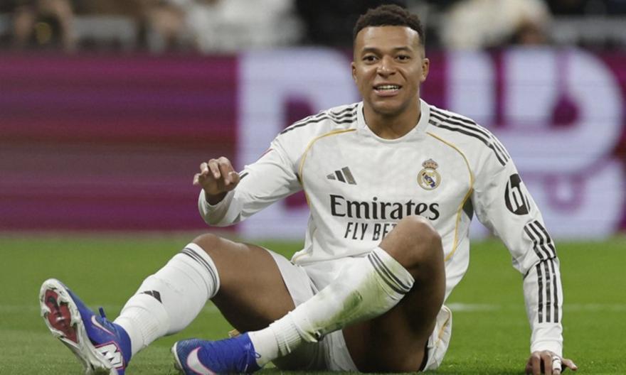 Εξαιρετικά αμφίβολος για τη ρεβάνς με την Μπενφίκα ο Εμπαπέ