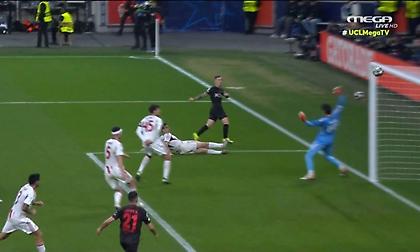 Κοντά στο γκολ η Λεβερκούζεν: Σημάδεψε οριζόντιο δοκάρι από δύσκολη γωνία ο Γκριμάλδο