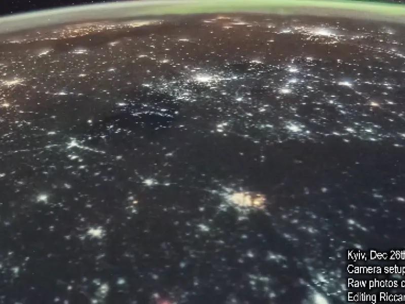 Τρόμος από το διάστημα: Βίντεο από τον ISS με ρωσικούς πυραύλους να χτυπούν το Κίεβο