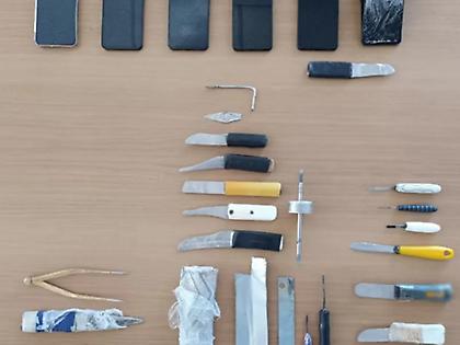 Αυτοσχέδια μαχαίρια, σουβλιά και μεταλλική λάμα: Τι βρέθηκε σε έρευνα στις φυλακές Δομοκού