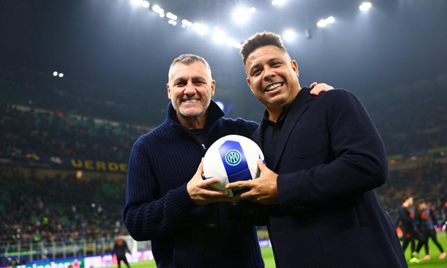 Με αυτούς το... γυρνούσε: Δέος στο «Μεάτσα» με Βιέρι και Ρονάλντο να τιμώνται από την Ίντερ πριν τον αποκλεισμό!