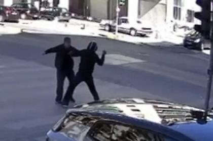 Ποινική δίωξη σε 51χρονο διανομέα για κακούργημα μετά τη συμπλοκή με ηλικιωμένο στα Πατήσια