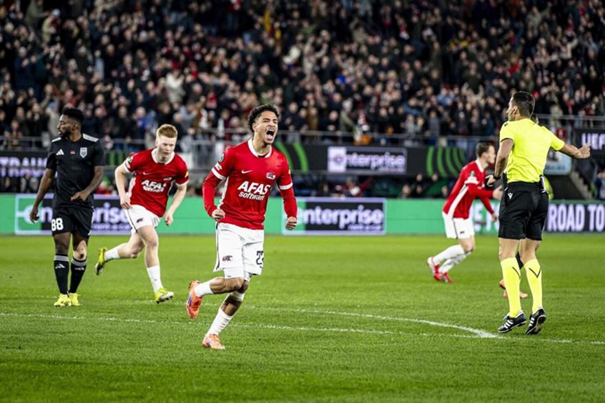 Συνέτριψε τη Νόα και «βλέπει» ΑΕΚ η Άλκμααρ - «Καθάρισε» την Ζρίνσκι η Κρίσταλ Πάλας