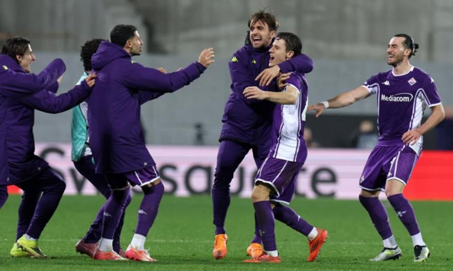 Απέφυγε στην παράταση την ανατροπή της σεζόν και έφυγε για τους «16» του Conference League η Φιορεντίνα!