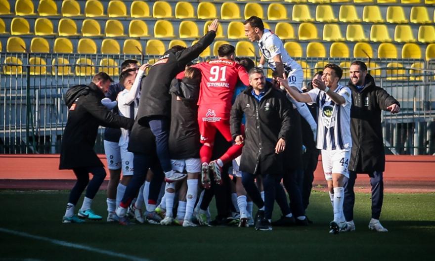 Το γκολ ανόδου του Κούστα και οι έξαλλοι πανηγυρισμοί των παικτών του Ηρακλή για τη μεγάλη επιστροφή!