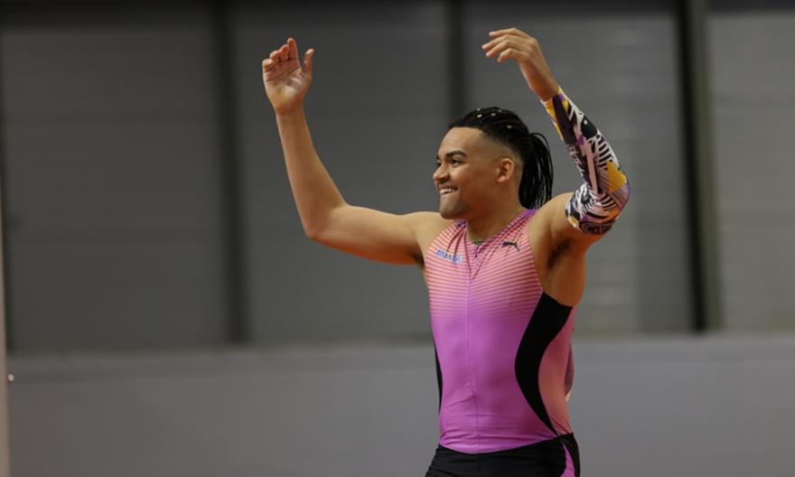 Τρέλανέ μας ρε Μανόλο: Πέρασε τα 6,17μ. και έγραψε ιστορία με τη 2η κορυφαία επίδοση όλων των εποχών ο Καραλής!