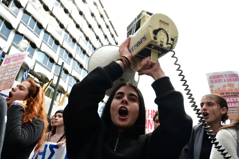 Τρία χρόνια από τα Τέμπη: Συλλαλητήρια μνήμης σε όλη τη χώρα για τα θύματα της τραγωδίας