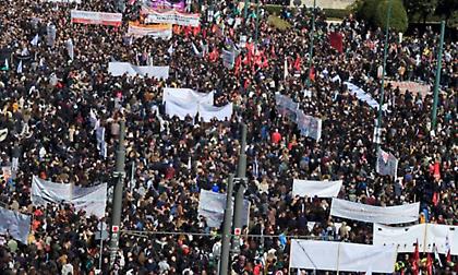 Τρία χρόνια από τα Τέμπη: Συλλαλητήρια μνήμης σε όλη τη χώρα - Ξεκίνησε η μεγάλη συγκέντρωση στο Σύνταγμα