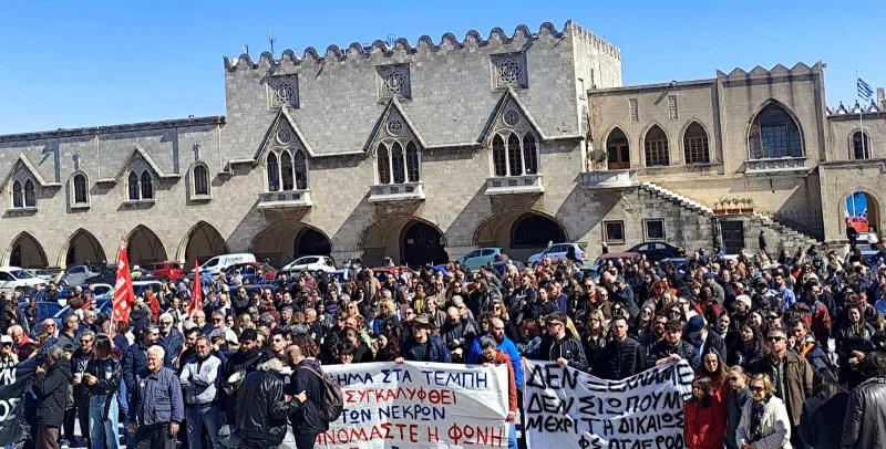 Τρία χρόνια από τα Τέμπη: Συλλαλητήρια μνήμης σε όλη τη χώρα