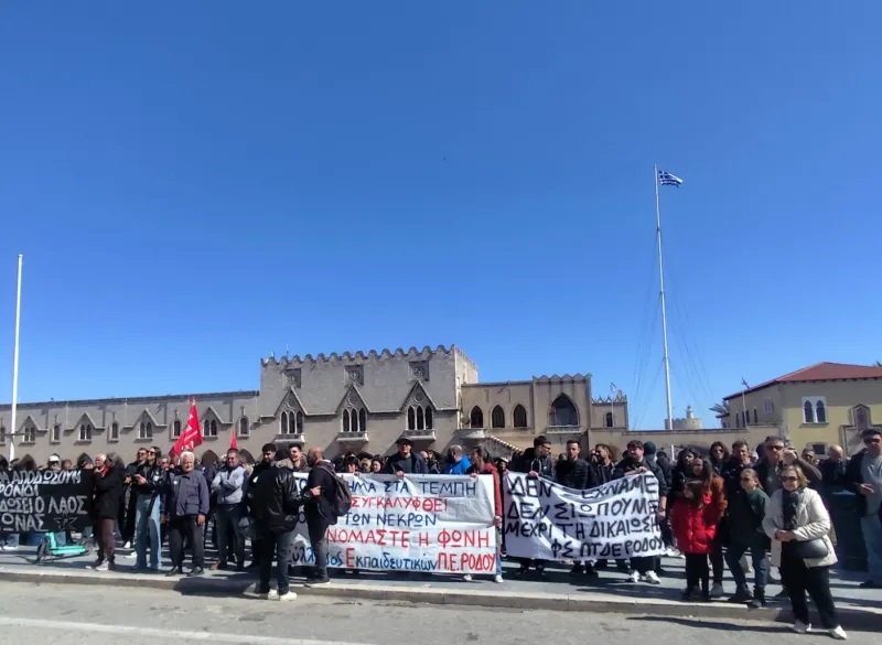 Τρία χρόνια από τα Τέμπη: Συλλαλητήρια μνήμης σε όλη τη χώρα