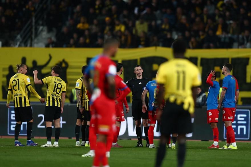 Έξαλλοι στον Βόλο για τη διαιτησία με ΑΕΚ: «Ντροπή και μόνο ντροπή στον Τσιμεντερίδη»