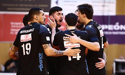 «Κλείδωσε» την τετράδα με καθαρή νίκη επί του Φλοίσβου ο ΠΑΟΚ