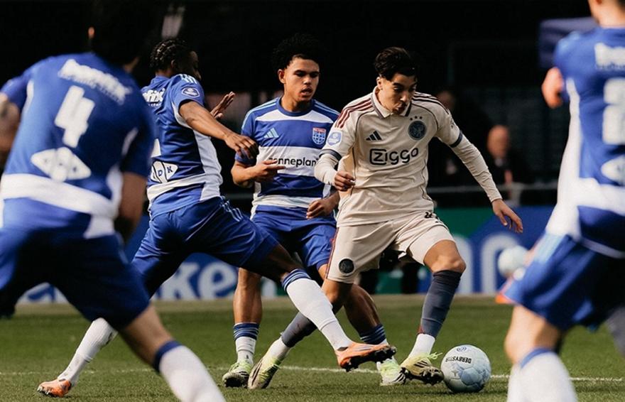 Κόλλησε ο Άγιαξ και η 2η θέση απομακρύνεται