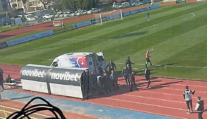 Μεγάλη ανησυχία για Σεμπά: Αποχώρησε με ασθενοφόρο από το ματς με Καλαμάτα!