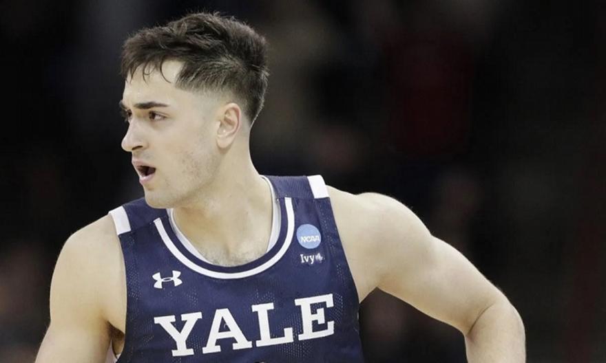 Ο Πουλακίδας με two-way συμβόλαιο στους Μάβερικς