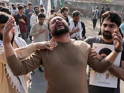 Θρήνος για τον θάνατο του Αγιατολάχ αλί Χαμενεΐ στο Ιράν