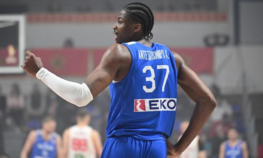 Απίθανος Κώστας Αντετοκούνμπο: Τρομερή τάπα, κλέψιμο και καλάθι!