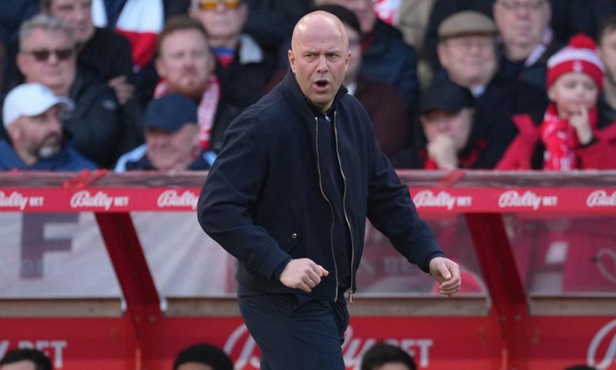 Σλοτ: «Στην Αγγλία χτυπάς τον τερματοφύλακα στο πρόσωπο και… δεν γίνεται τίποτα»