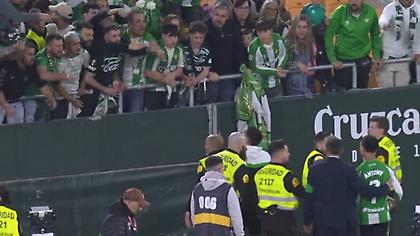 Στα «κάγκελα» οι οπαδοί της Μπέτις πριν τον Παναθηναϊκό: Ανοιχτή κόντρα με το «αστέρι» της ομάδας και άγριο… ξύλο