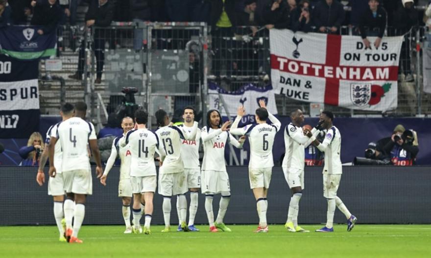 Η UEFA τιμώρησε την Τότεναμ για ρατσιστική συμπεριφορά οπαδών της