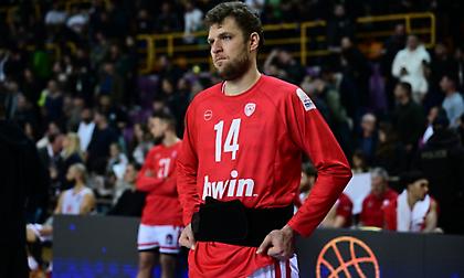 Ζέρβας: «Κρίσιμη η αυριανή ημέρα για τη συμμετοχή του Βεζένκοφ στο ντέρμπι με τον Παναθηναϊκό»