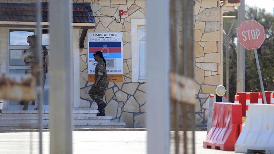 Κύπρος: Παρατείνεται η εκκένωση στο Ακρωτήρι – Σε επιφυλακή άλλες 6 περιοχές