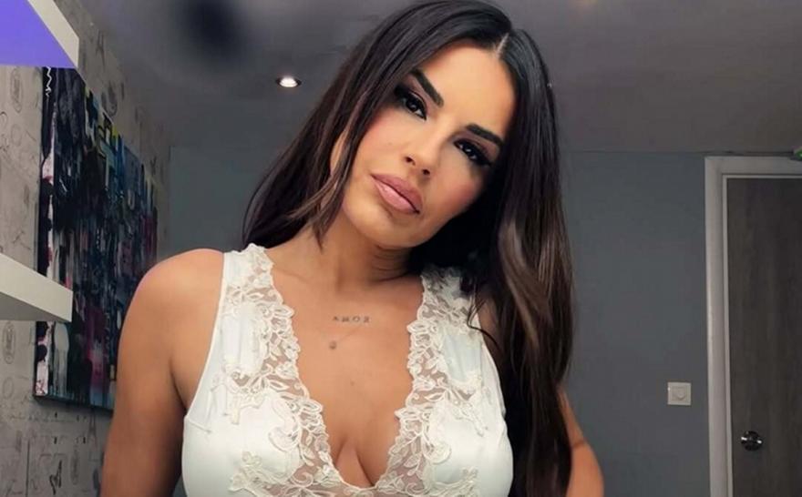 Χριστίνα Κολέτσα: Πέρασε τον Μάρτιο για Αύγουστο και βούτηξε στη θάλασσα με hot ολόσωμο μαγιό