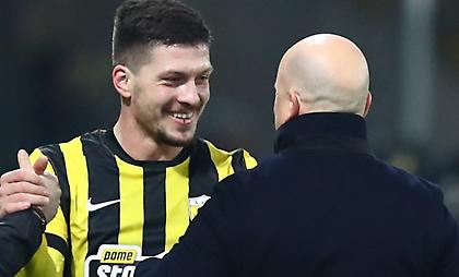 Η ΑΕΚ αφήνει πίσω τον Βόλο και κοιτά την ΑΕΛ