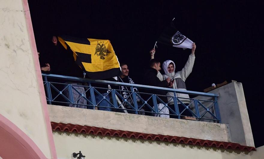 Οπαδοί ΠΑΟΚ και ΑΕΚ είδαν μαζί το ματς στη Νεάπολη