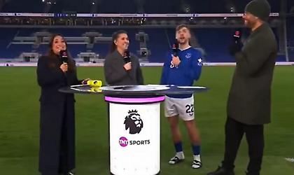 Ακούστηκαν πανηγυρισμοί οπαδών της Έβερτον σε flash interview για το γκολ που δέχθηκε η Λίβερπουλ στο 94'!