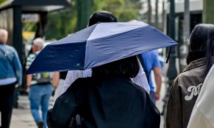 Καιρός: Βροχές, καταιγίδες και λίγα χιόνια στα βόρεια