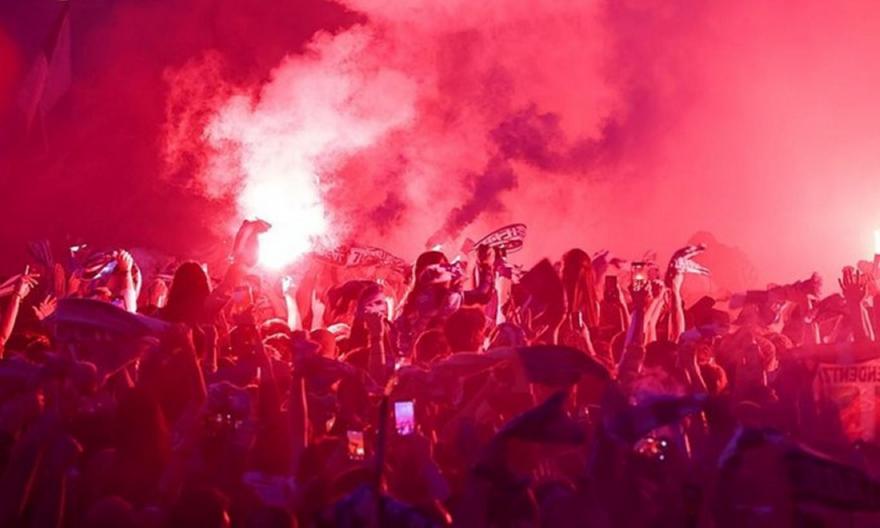 Τρέλα και φοβερή ατμόσφαιρα από τους φίλους της Σοσιεδάδ πριν από τον μεγάλο ημιτελικό του Copa Del Rey!