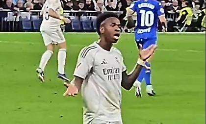 Ο απείθαρχος Βίνι «ξαναχτυπά»: Χάνει την μπάλα και... ανοίγει διάλογο με τους οπαδούς!